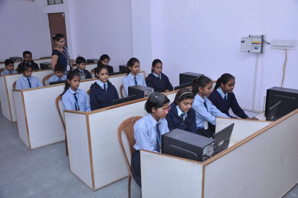 TRM Smart Computer class room CBSE School In Curu